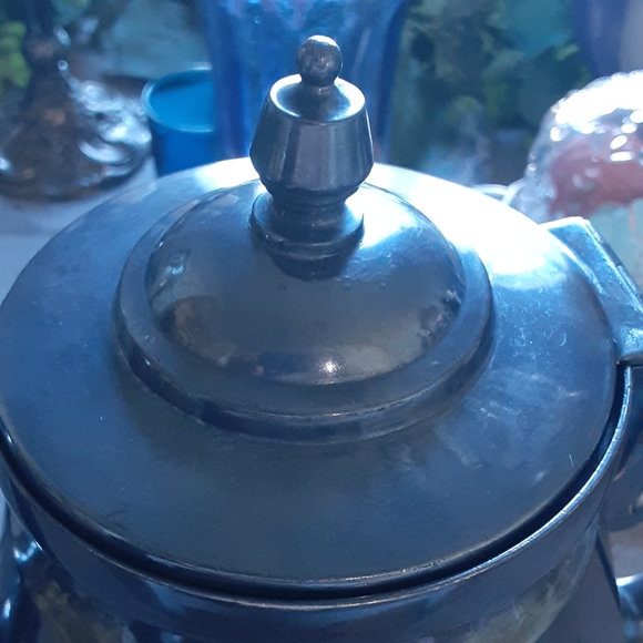 WILCOX SILVERPLATE Co., Flat Bottom  Floral Etched,  Hinged Lid Tea Pot - Picture 4 of 10